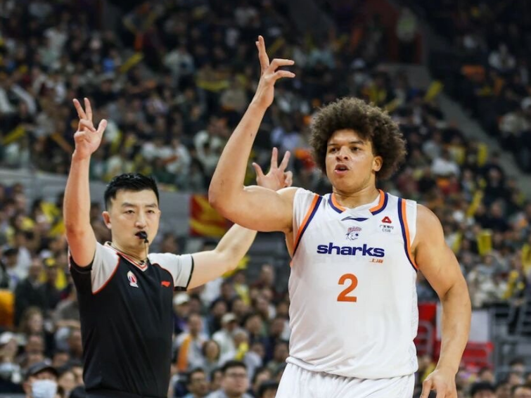 世界杯手机高清观看入口-狂胜50分！上海送四川25连败 7人上双豪取6连胜巩固第一